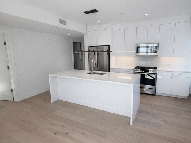 Building Photo - 65 L St