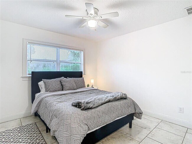 Building Photo - 3025 Long St