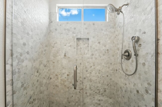 Building Photo - Fully Remodeled 2BR + Den in Trilogy at Po...