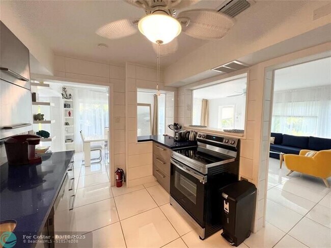 Building Photo - 4430 Sea Grape Dr