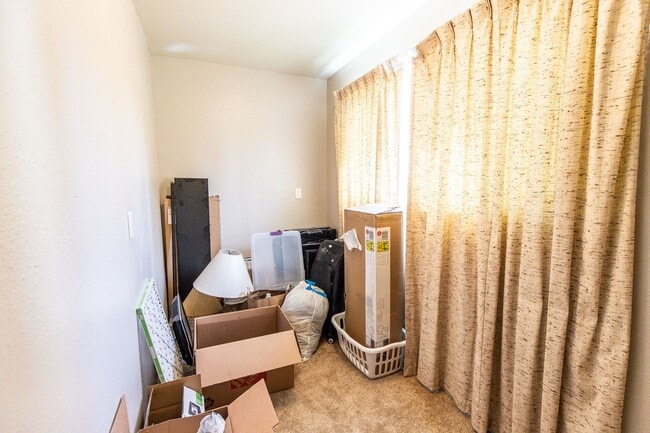 Building Photo - 6 Bedroom 3.5 Bathroom Tri-Level Home In Tempe close to ASU