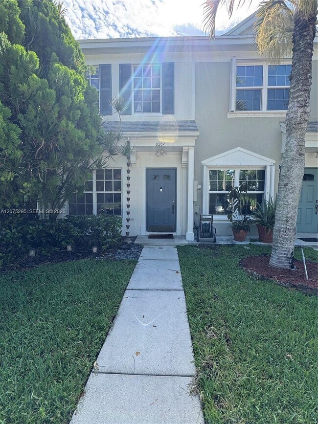 Building Photo - 8207 San Carlos Cir