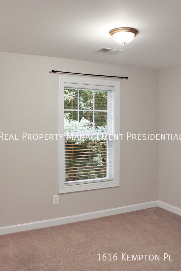 Building Photo - 1616 Kempton Pl