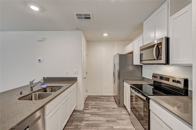 Building Photo - 7379 Raimee Brk St