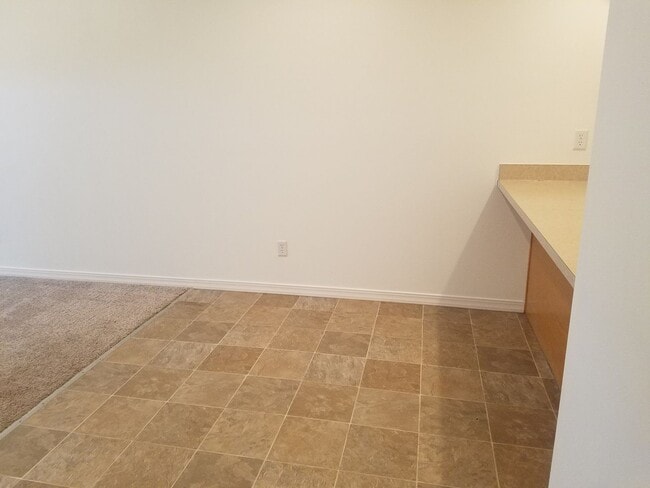 Building Photo - 2 Bedroom 1 Bath Rocky Mountain Townhome w/attached 1 car garage!