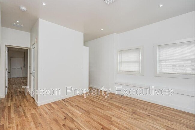 Building Photo - 71 W Simpson St