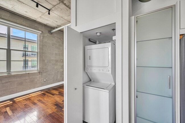 Building Photo - 411 NW 1st Ave