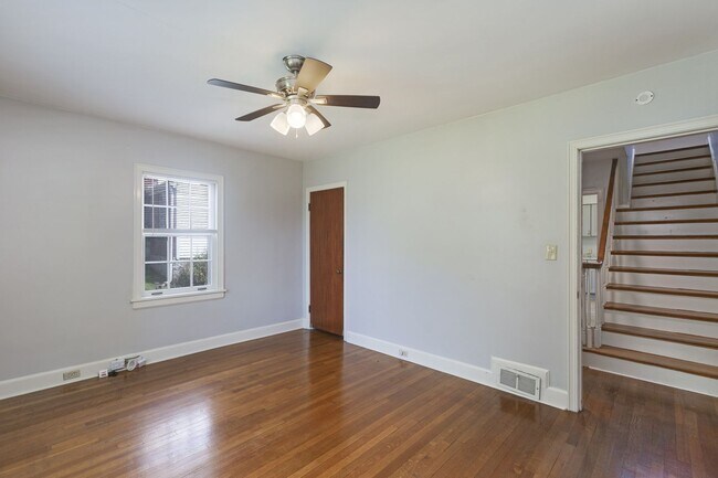 Building Photo - 915 Winston Pl
