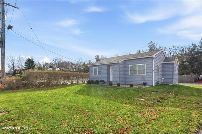 Building Photo - 674 Park Ave