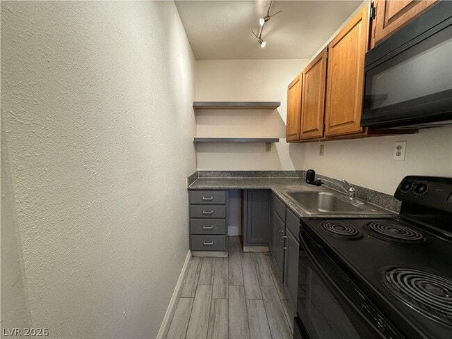 Building Photo - 405 S 15th St