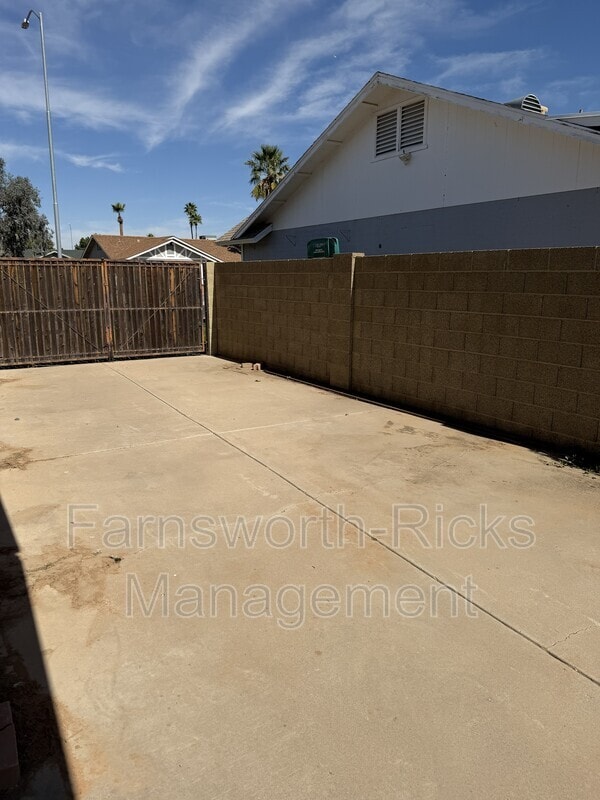 Building Photo - 4861 E Evergreen St