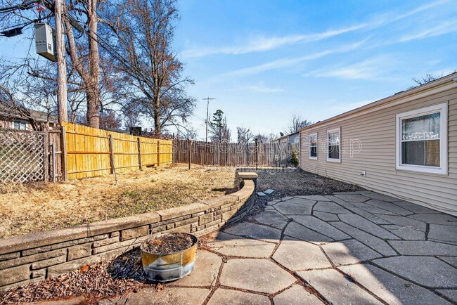 Building Photo - 36 Jamestown Dr