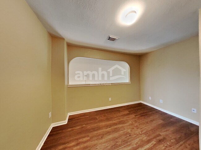 Building Photo - 10006 Tulip Trails Ct