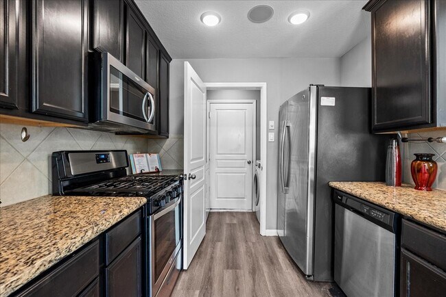 Building Photo - 207 Sea Breeze Dr