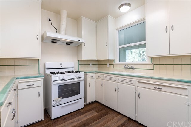 Building Photo - 225 N Mayflower Ave