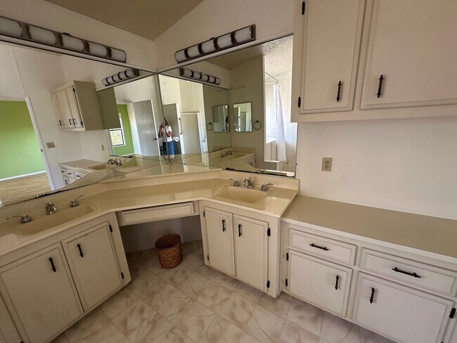 Building Photo - **Senior Community 55+ and Older** Large Home with Views!