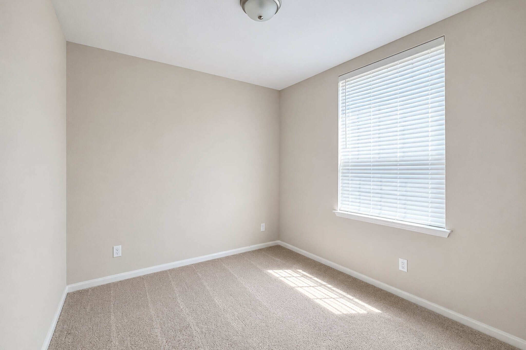 Building Photo - 1602 Kim Loan Dr