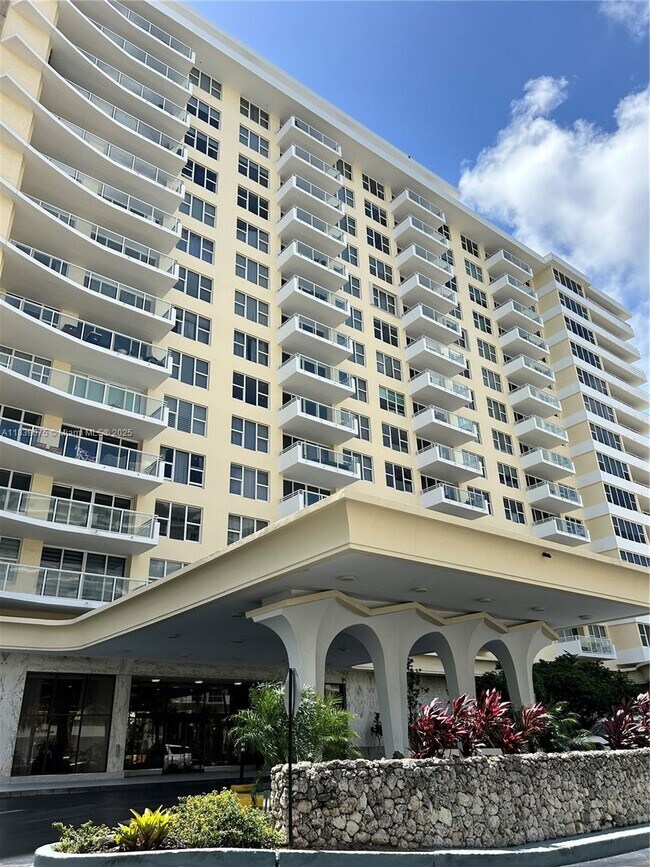 Building Photo - 5600 Collins Ave