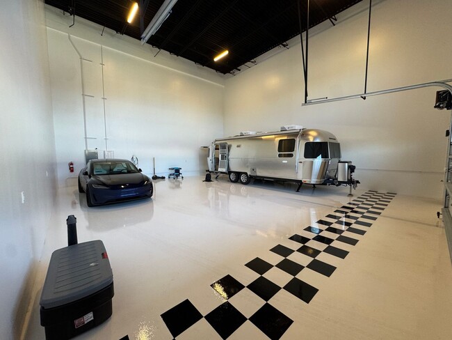 Building Photo - 6500 Motor Enclave Wy
