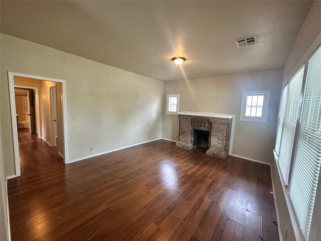 Building Photo - 750 Jenkins Ave