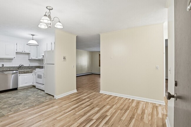 Building Photo - 209 Great Rd