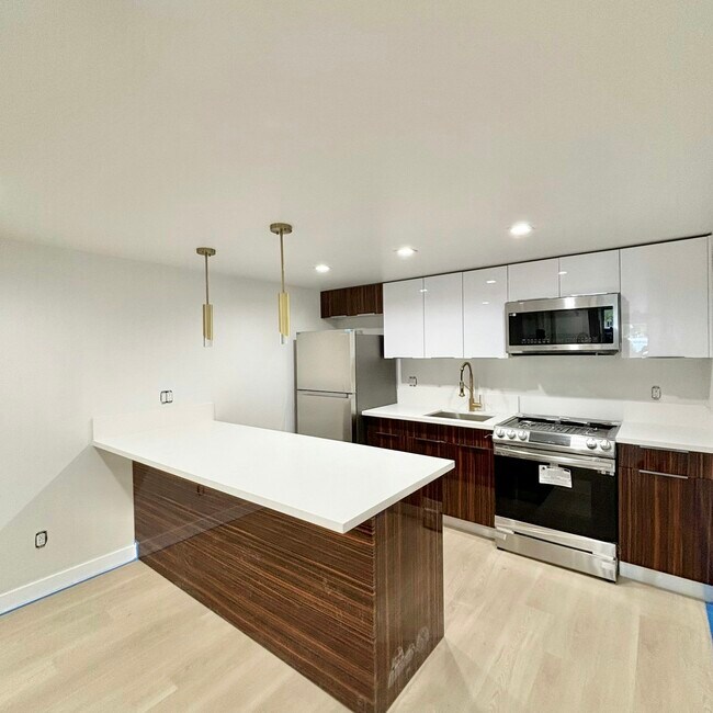 Building Photo - 410 Lucas Ave