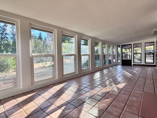 Building Photo - Gorgeous .5 acre lot in Auburn