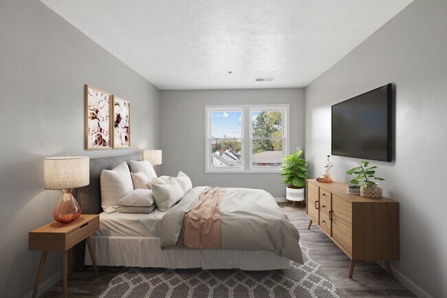 Building Photo - Fully Renovated!