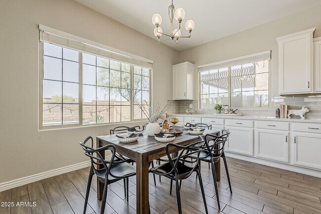 Building Photo - 3310 E Los Gatos Dr