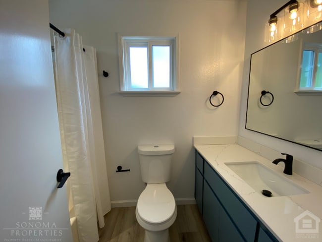 Building Photo - 2BD/2BA Upstairs Duplex with Garage