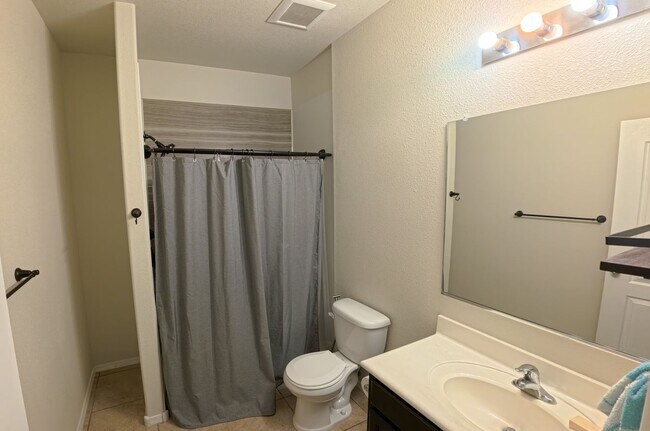 Building Photo - 1651 Domino Dr SE