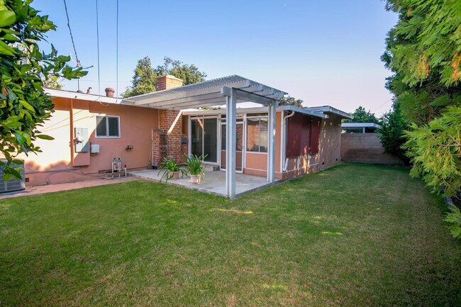 Building Photo - Beautifully Updated Single-Level Home with...