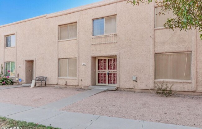 Building Photo - Spacious 4BR Townhome in Phoenix
