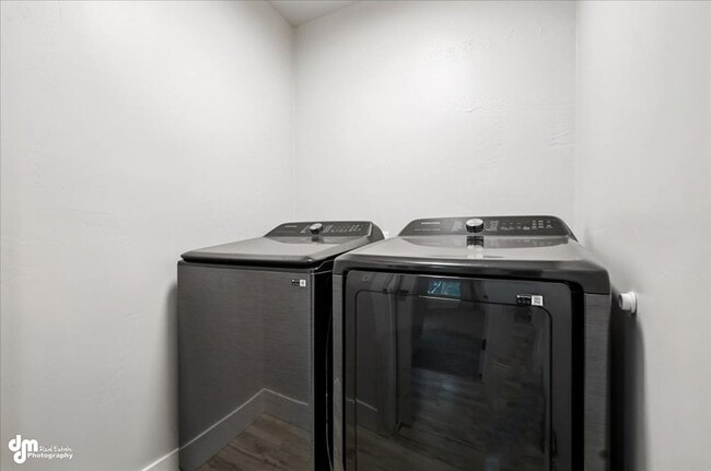 Building Photo - New & Upgraded 4BD Home!