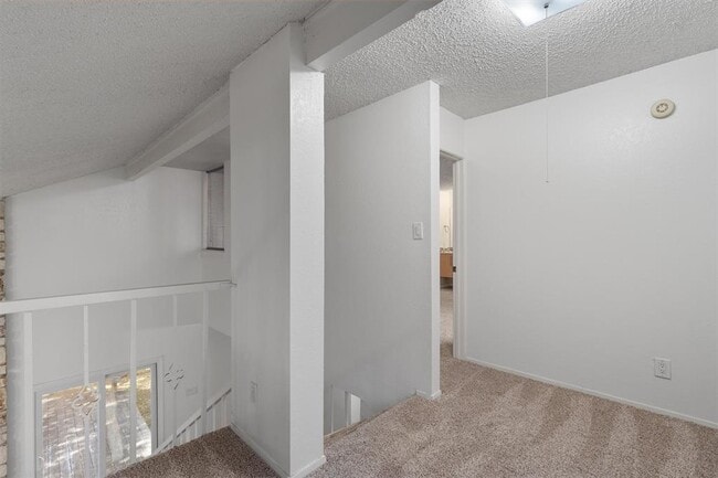 Building Photo - 3610 Fleetwood Dr