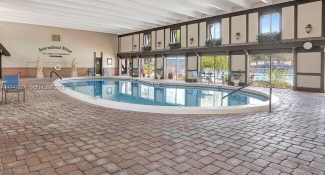 Building Photo - 3670 Inverrary Dr