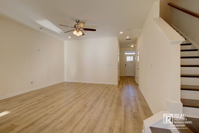 Building Photo - 432 Trotters Ln