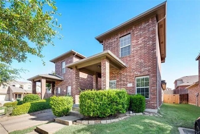 Building Photo - Ready Now- Beautiful 3 bed, 2bath Home Loc...