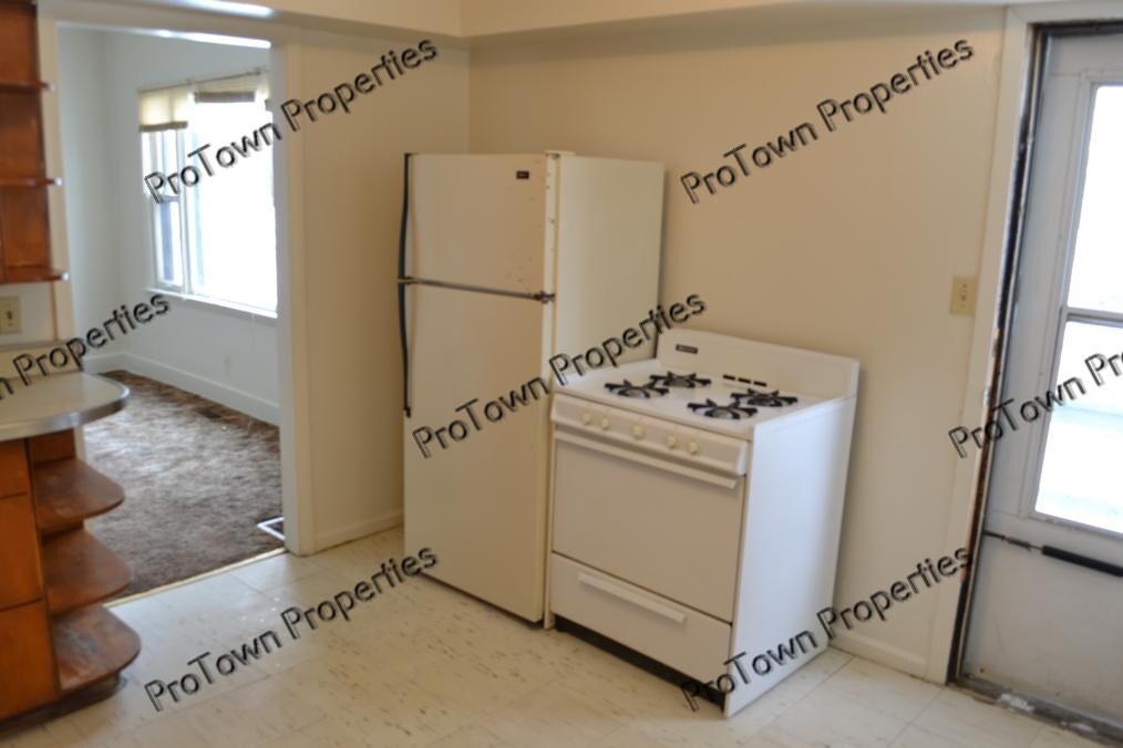 Building Photo - 411 Krakar Ave