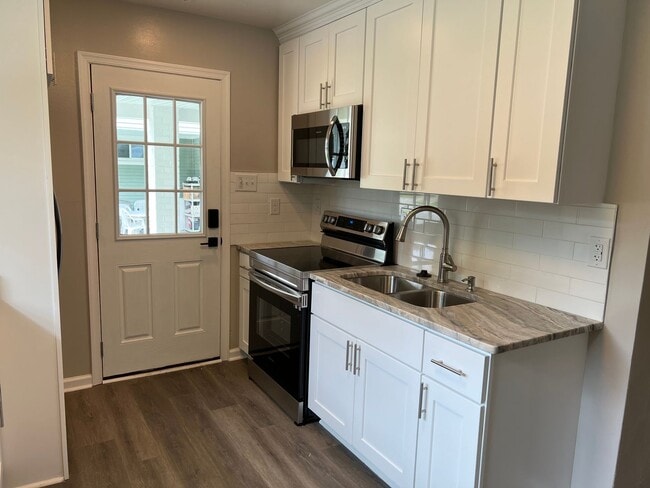 Building Photo - 3 bd, 1 bth single family Virginia Beach