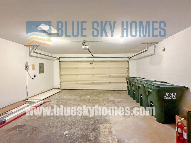 Building Photo - 2503 N Blue Blossom Way