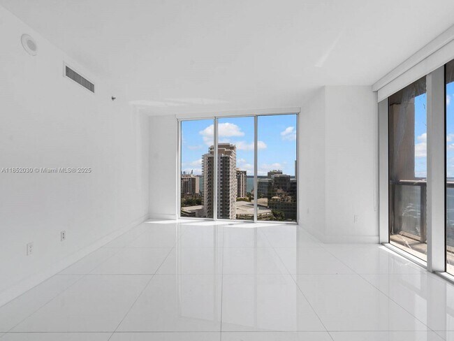 Building Photo - 495 Brickell Ave