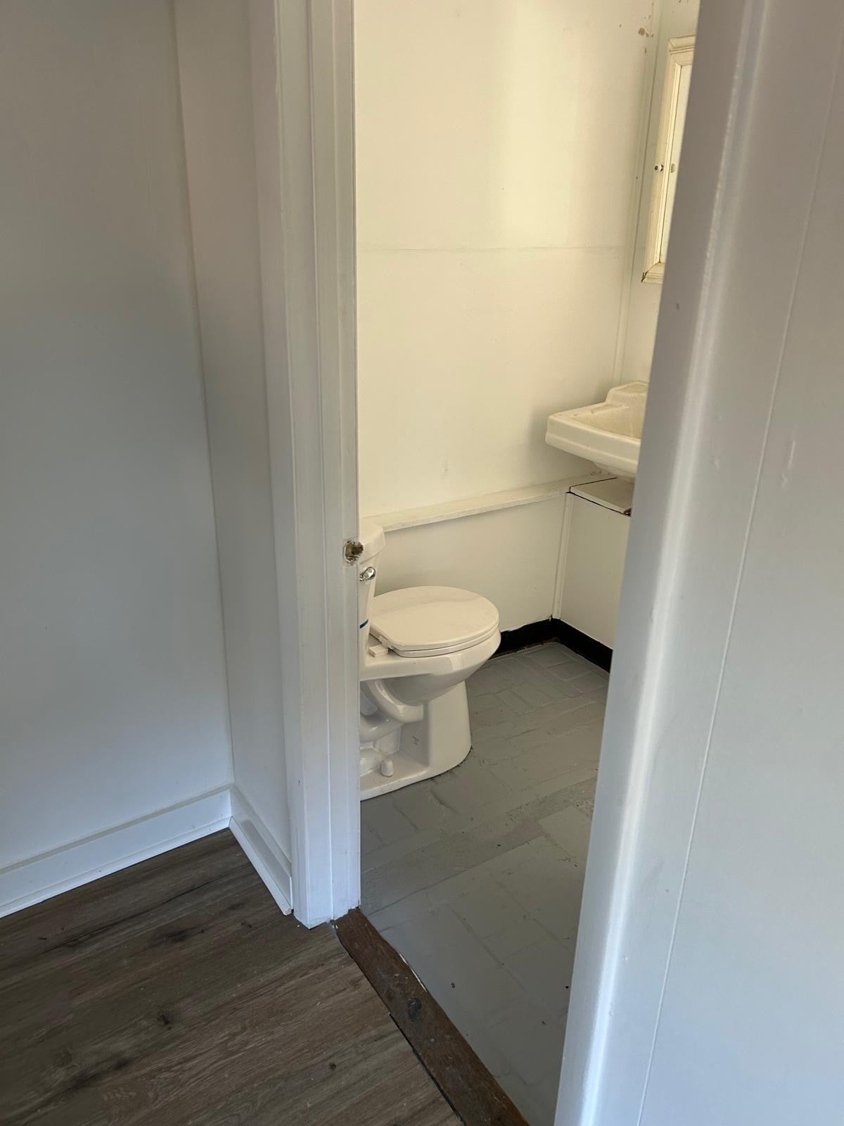 Building Photo - 4127 Hickory Rd