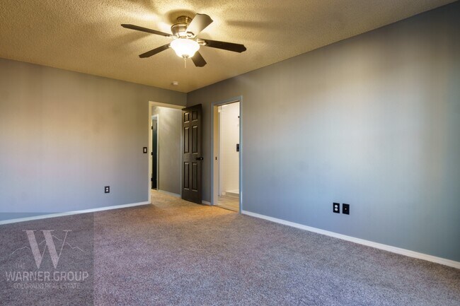 Building Photo - 3750 Oneida Ln