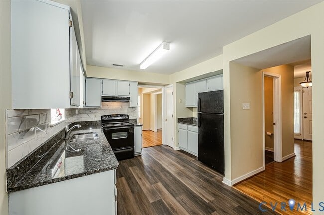 Building Photo - 811 Kiefer Field Ct