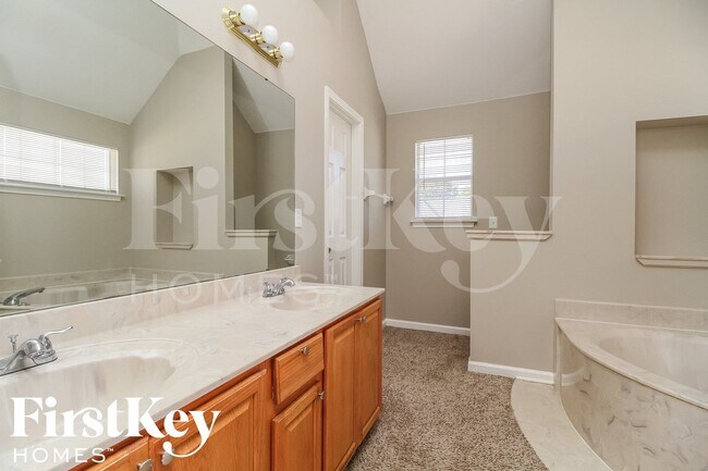 Building Photo - 5153 Grand Pines Dr