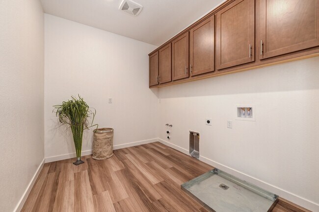 Building Photo - 6930 Peak Way