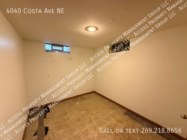 Building Photo - 4040 Costa Ave NE