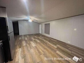 Building Photo - 3 Bed 2 Bath Home Available for Lease at L...