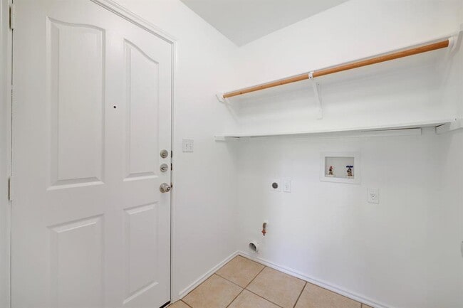 Building Photo - 1912 Avante Dr